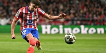 La UEFA, abierta a revisar reglamento tras penal anulado a Julián Álvarez