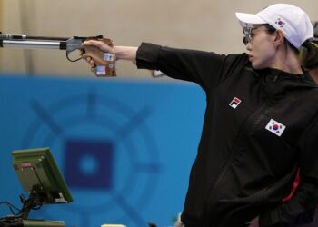 La tiradora viral surcoreana Kim Ye-ji pone el oro en su punto de mira