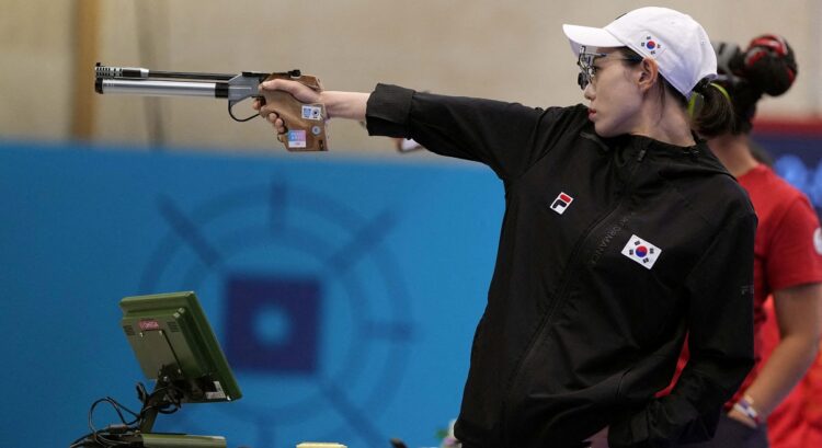 La tiradora viral surcoreana Kim Ye-ji pone el oro en su punto de mira