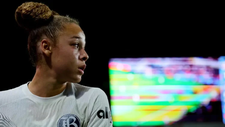 Liga femenina de EEUU dice que no debió jugarse tras colapso de King