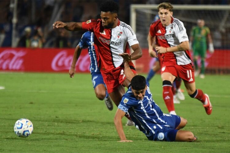 River no convence y empata con Godoy Cruz en el torneo Apertura argentino
