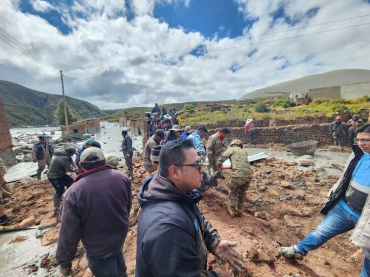 Colapso de laguna Kenko en Potosí deja al 80% de familias bajo el lodo