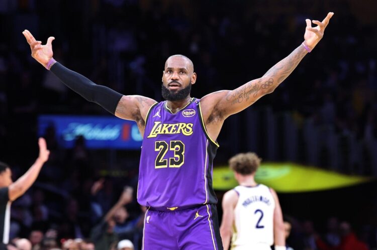 LeBron emula a Jordan en triunfo ante Warriors y Edwards llega a 1.000 triples