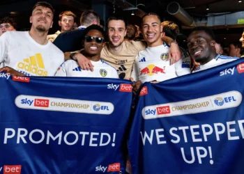 Leeds y Burnley sellan su ascenso a la Premier League