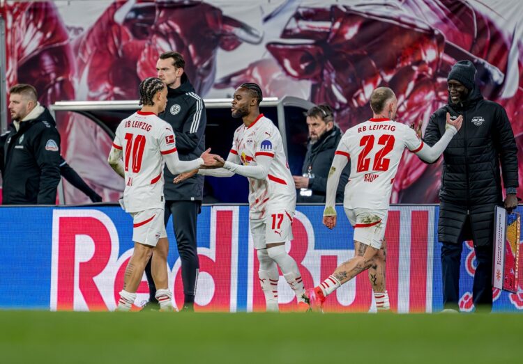 Leipzig y Simons brillan contra Werder Bremen (4-2) ante la mirada de Klopp