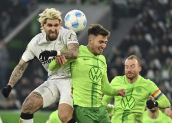 Un Leverkusen sin pegada se aleja del Bayern Múnich