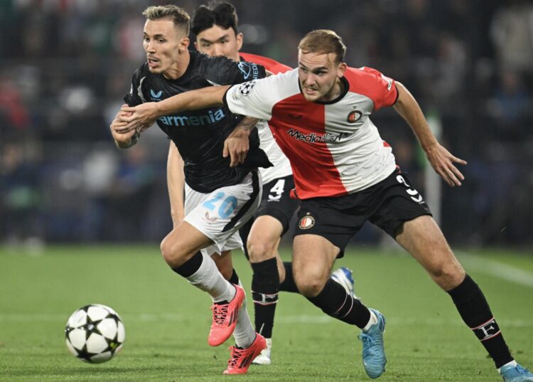 Bayer Leverkusen golea 4-0 en Países Bajos al Feyenoord