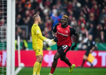 Schick y Boniface dan al Leverkusen el boleto a semis de Copa en la prórroga