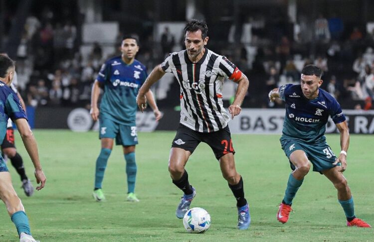 Libertad se afirma como líder, River afloja y Botafogo defiende su título