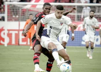 Liga Deportiva Universitaria y Flamengo firman un deslucido 0-0 en la Libertadores