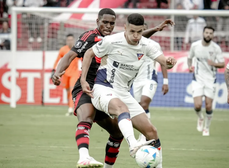 Liga Deportiva Universitaria y Flamengo firman un deslucido 0-0 en la Libertadores