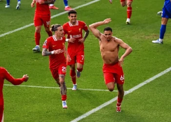 Liverpool acaricia el título en Premier League pese a que el Arsenal no falla