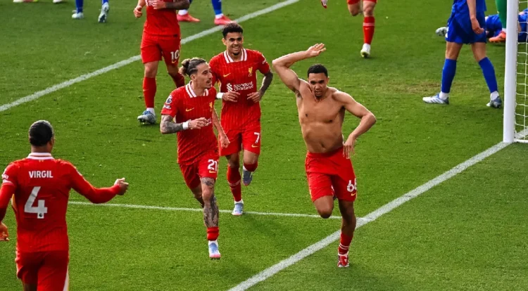 Liverpool acaricia el título en Premier League pese a que el Arsenal no falla