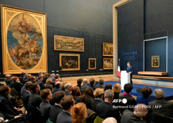 louvre.jpg