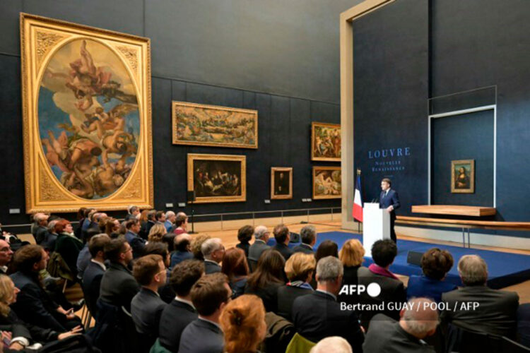 louvre.jpg