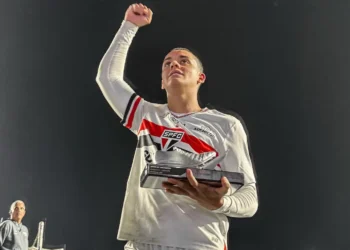 São Paulo sufre, resiste y avanza a octavos de Libertadores