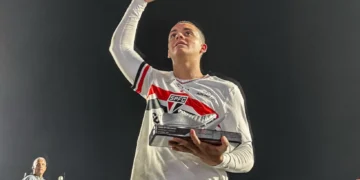 São Paulo sufre, resiste y avanza a octavos de Libertadores