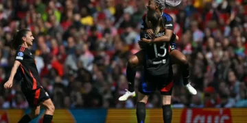 Lyon vence 2-1 al Arsenal en ida de semifinales de Champions femenina