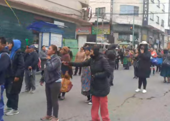Organizaciones marchan en La Paz en protesta por la situación económica del país