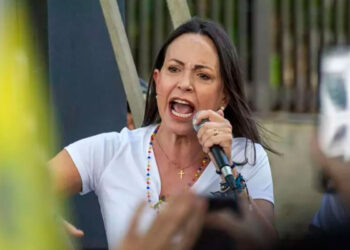 Machado dice que dará ‘lucha’ desde Venezuela tras exilio de González Urrutia
