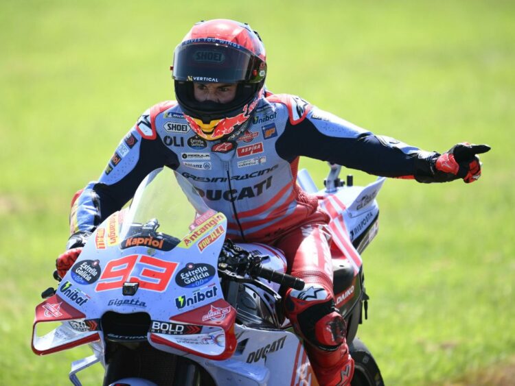 Marc Márquez marca el récord de pista en los segundos libres de MotoGP en Tailandia
