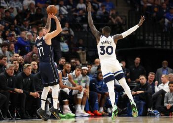 Mavericks ganan en Minnesota con susto de Doncic y Jokic rescata a Nuggets