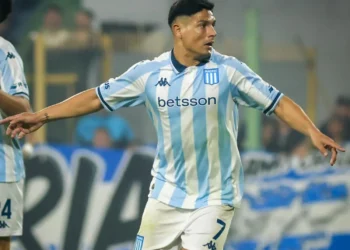Racing gana de atrás y clasifica a octavos de final del torneo Apertura argentino
