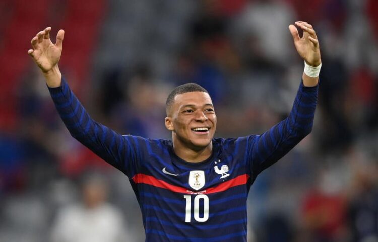 Mbappé se muestra «feliz» de estar con selección francesa