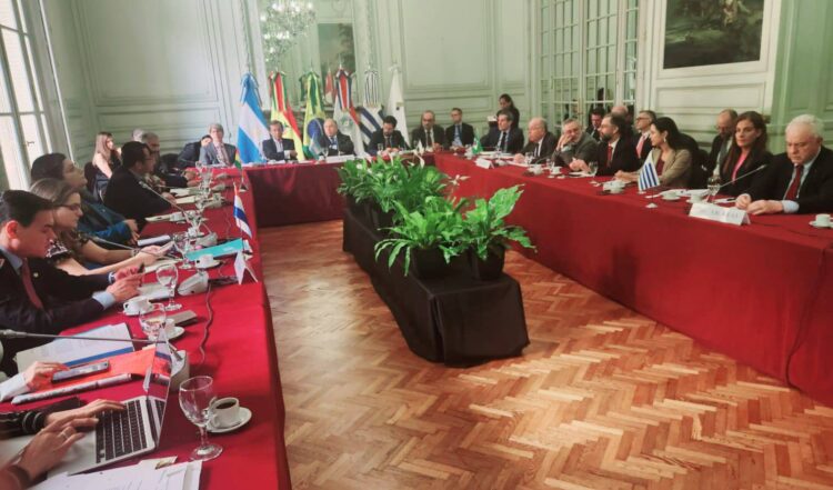 Bolivia impulsa agenda económica en Mercosur con foco en integración comercial