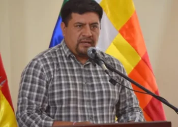 Ministro rechaza subida de precios y recuerda que rige la subvención