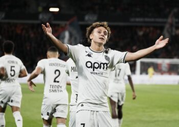 Mónaco gana 2-1 en Rennes y se coloca líder en solitario a la espera del PSG