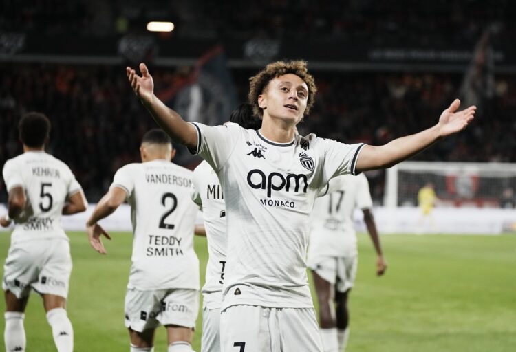 Mónaco gana 2-1 en Rennes y se coloca líder en solitario a la espera del PSG