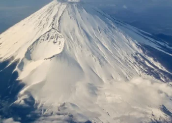 Japón rescata dos veces a un hombre que escaló en monte Fuji