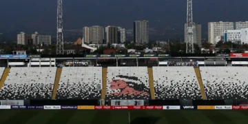 Colo-Colo recibe a Racing a puertas cerradas por incidentes en Libertadores