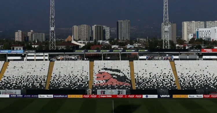 Colo-Colo recibe a Racing a puertas cerradas por incidentes en Libertadores