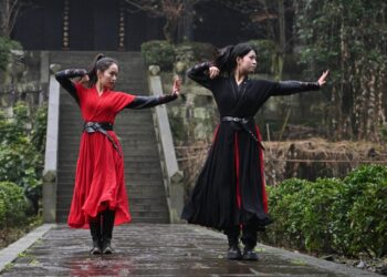 Grupo femenino de kung fu le da un nuevo giro a un antiguo arte chino
