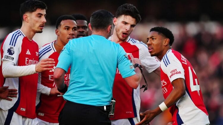 Arsenal consigue la anulación de una tarjeta roja a Lewis-Skelly