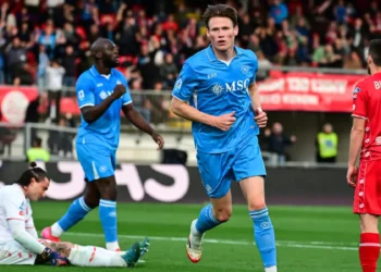 Nápoles gana 1-0 en Monza y alcanza al líder Inter de Milán