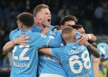 Napoli no falla ante el Como y sigue líder de la Serie A