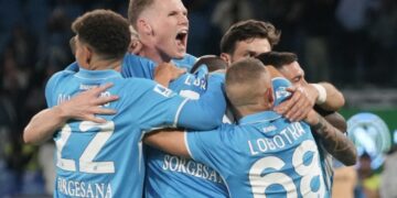 Napoli no falla ante el Como y sigue líder de la Serie A