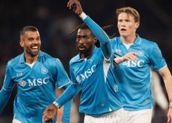 Napoli remonta ante la Juventus y se mantiene sólido como líder