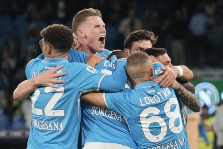 Napoli no falla ante el Como y sigue líder de la Serie A