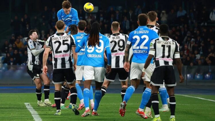 El Napoli frena ante el Udinese y el Inter puede pisarle los talones