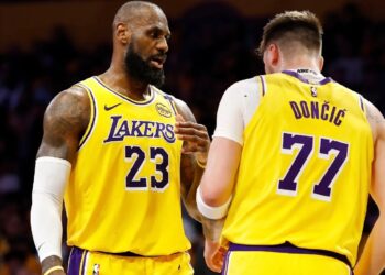 Los Lakers al segundo lugar y Celtics dominan a Nuggets