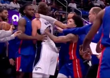 Siete expulsados, incluido el argentino Prigioni, por una pelea en la NBA