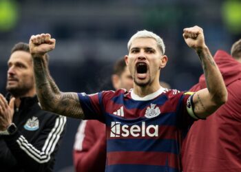 Newcastle tumba al Tottenham por 2-1 y se acerca al podio de la Premier