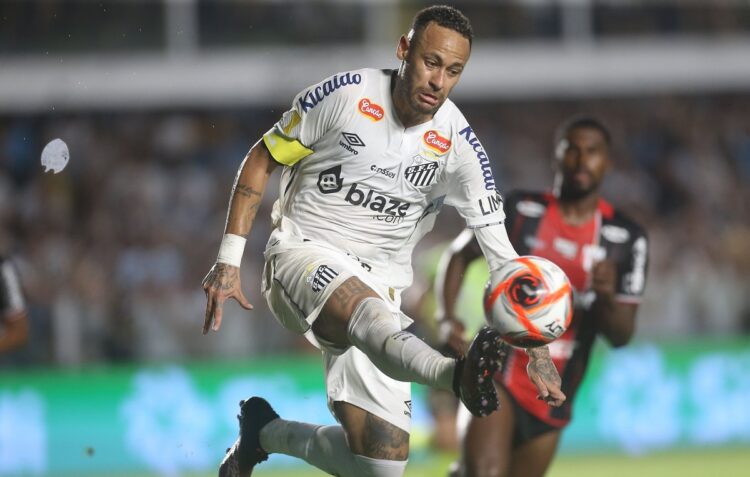 El nivel futbolístico de Neymar prende alarmas en Brasil