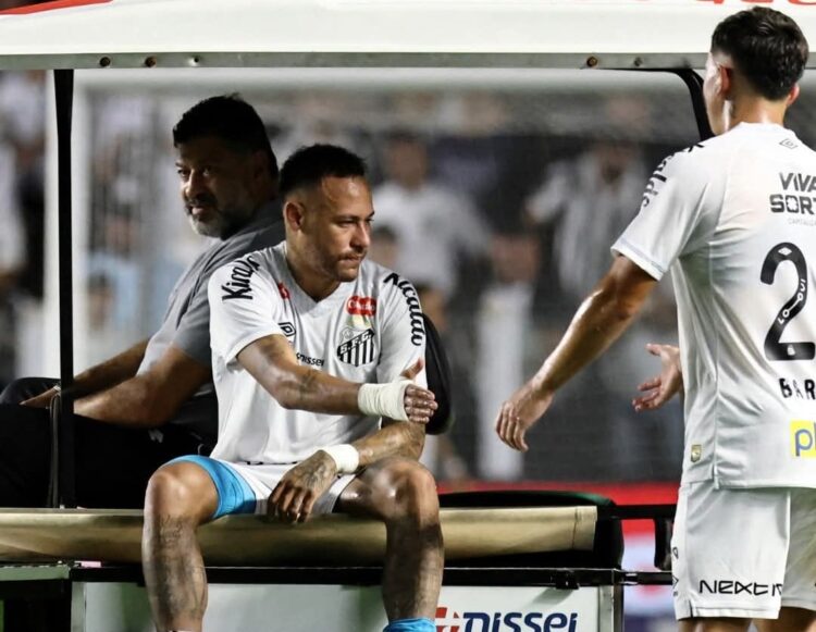Neymar vuelve a lesionarse en su primera titularidad en la Serie A del Brasileiraõ