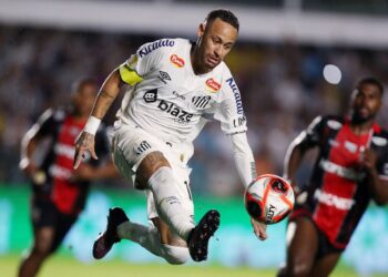 Cumpleaños, júbilo y empate: Neymar volvió a jugar con el Santos