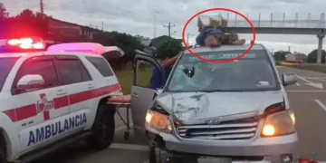El herido estaba en el techo del vehículo que lo arrolló/Captura de NSA